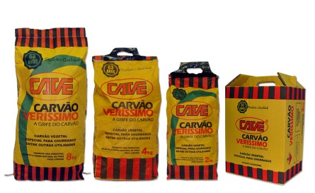 Pacotes de carvão para churrasco